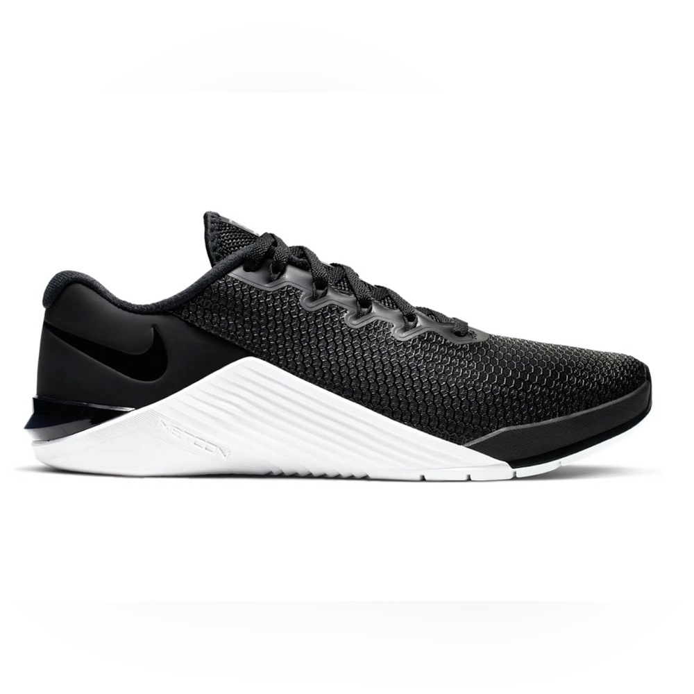BRAND NEW! Nike Metcon 5 Black/white (W)